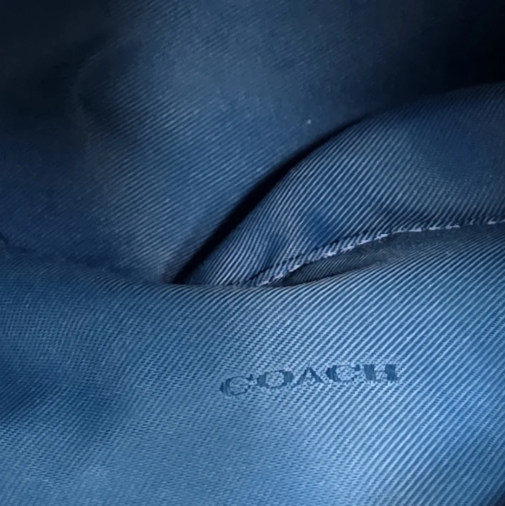 Authentic Coach Blue Pebble Leather Tie Turn-lock Shoulder Bag- EUC - Picture 9 of 9